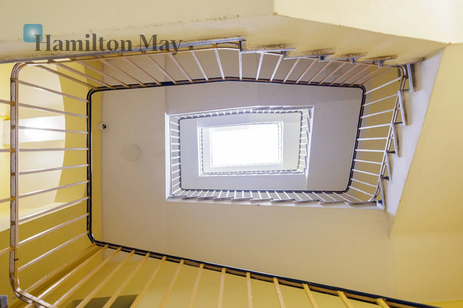 Distance to centre: 2.1 km Level: 3 Price: 1100000 PLN Bedrooms: 1 Bathrooms: 1 Size: 39m2 Price/m2: 28205 PLN - slider