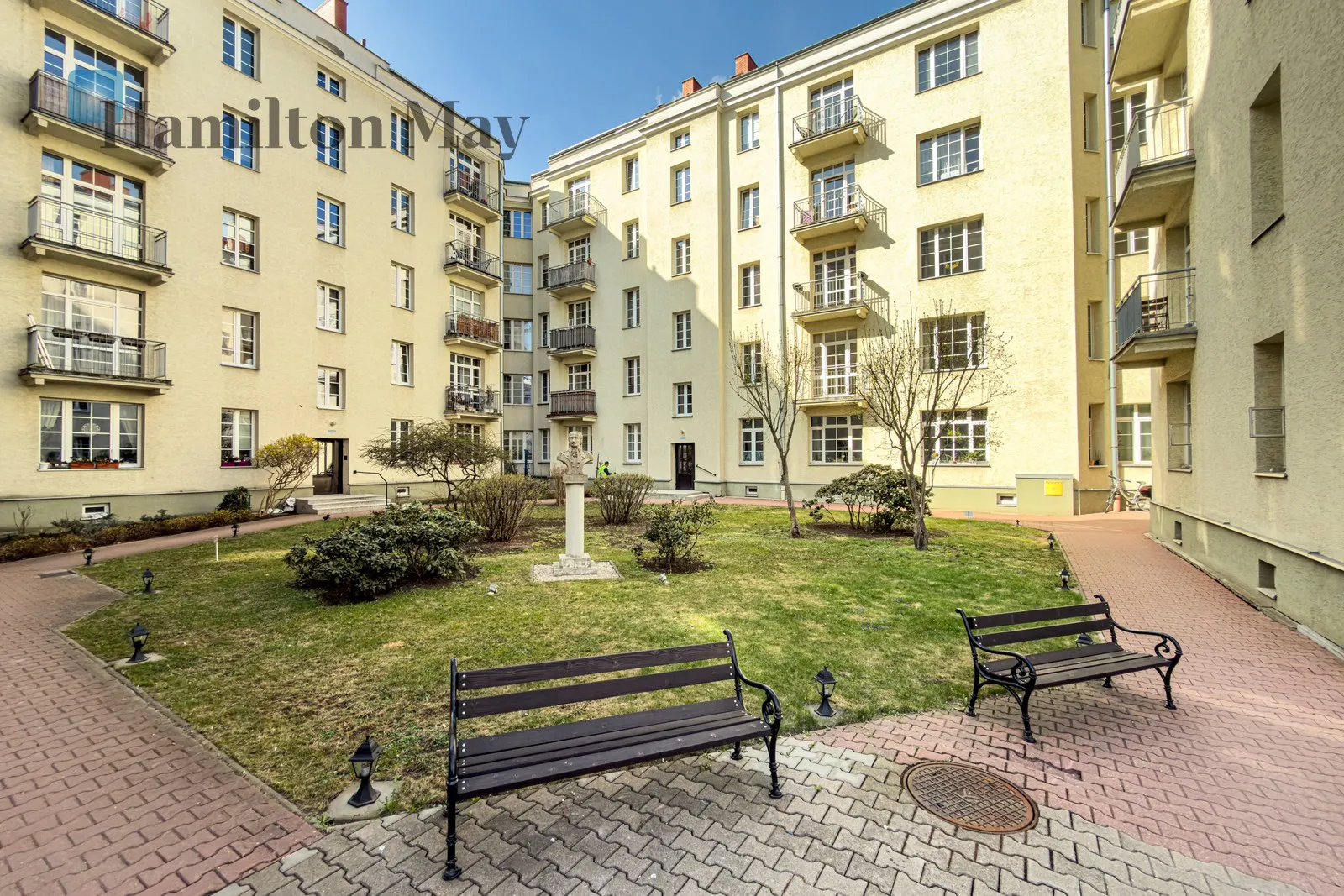 Trzypokojowe mieszkania na  zamkniętym osiedlu w kamienicy przy ul. Madalińskiego - slider