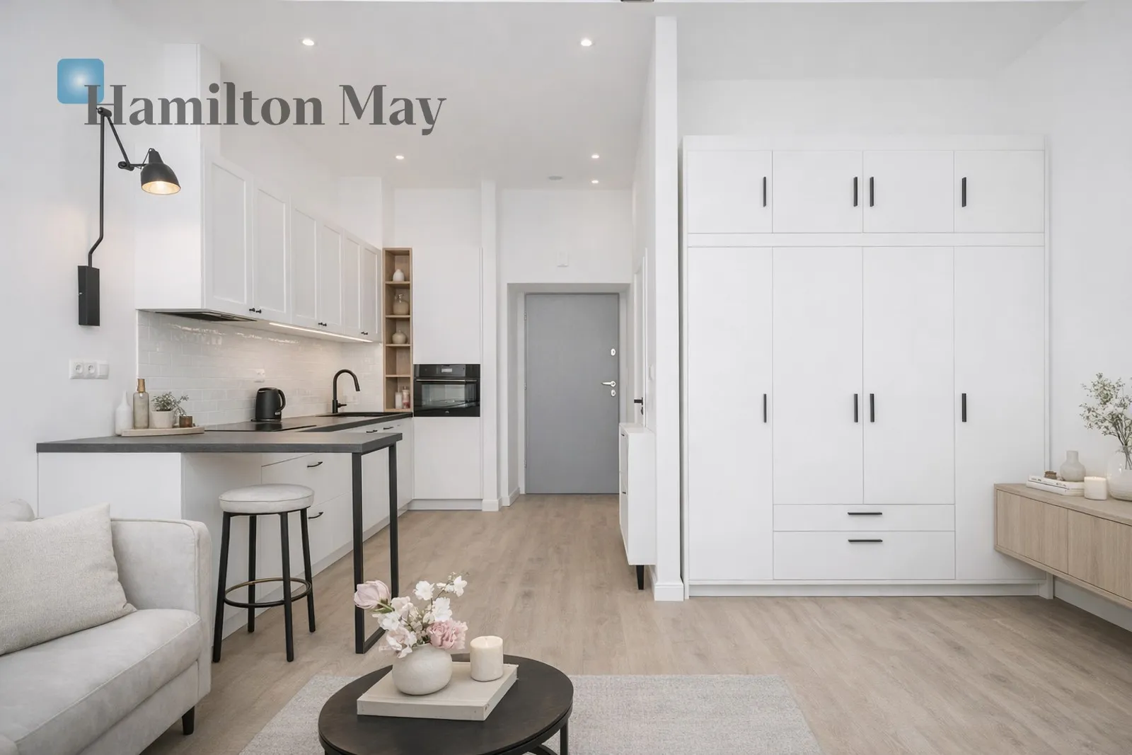 Нова квартира в відремонтованому багатоквартирному будинку в центрі міста - slider