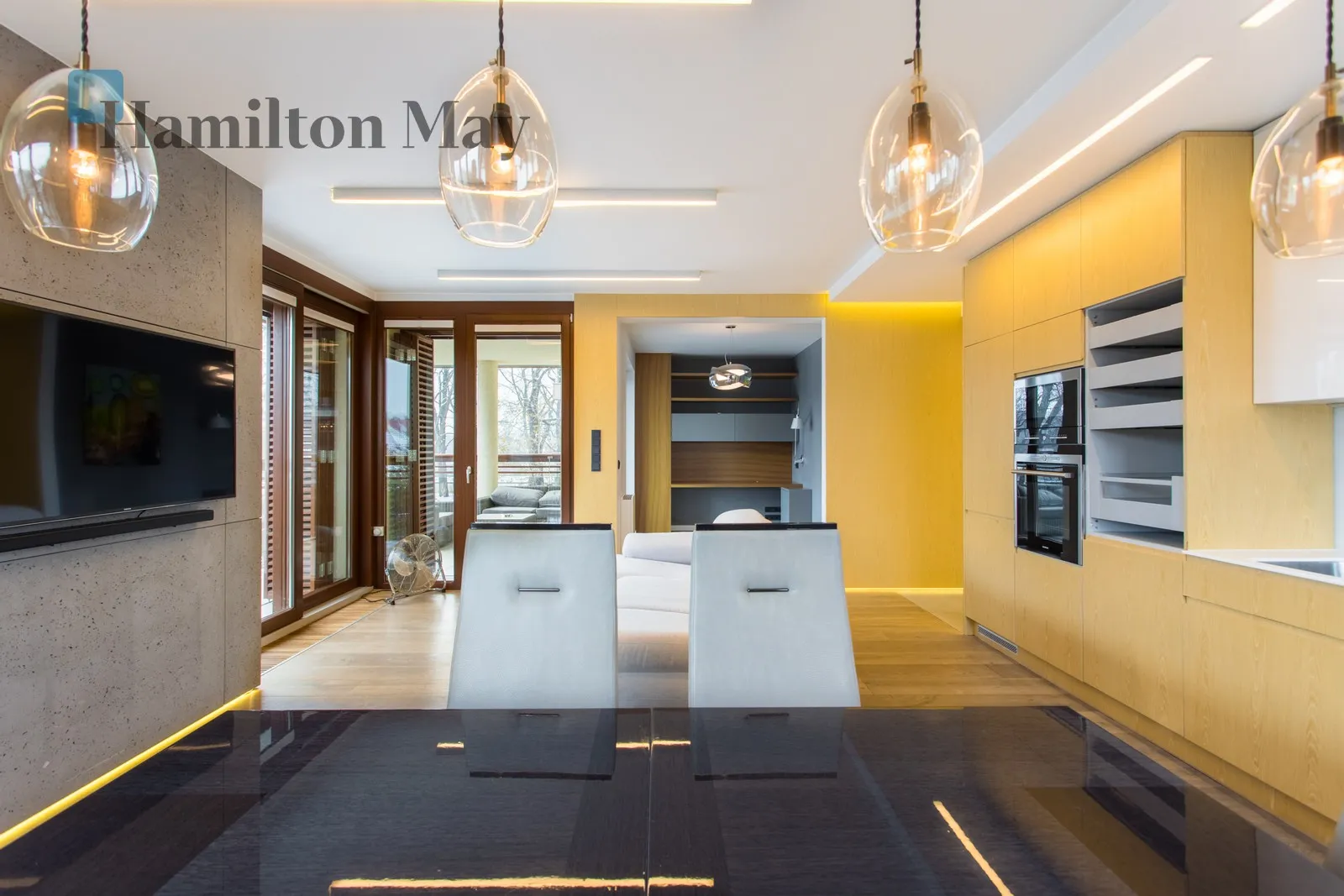 Street: Rzeźbiarska Region: Śródmieście Subregion: Dąbie Distance to centre: 3.82 km Level: 1 Price: 5800 PLN Bedrooms: 1 Bathrooms: 1 Size: 75m2 Price/m2: 77 PLN - slider