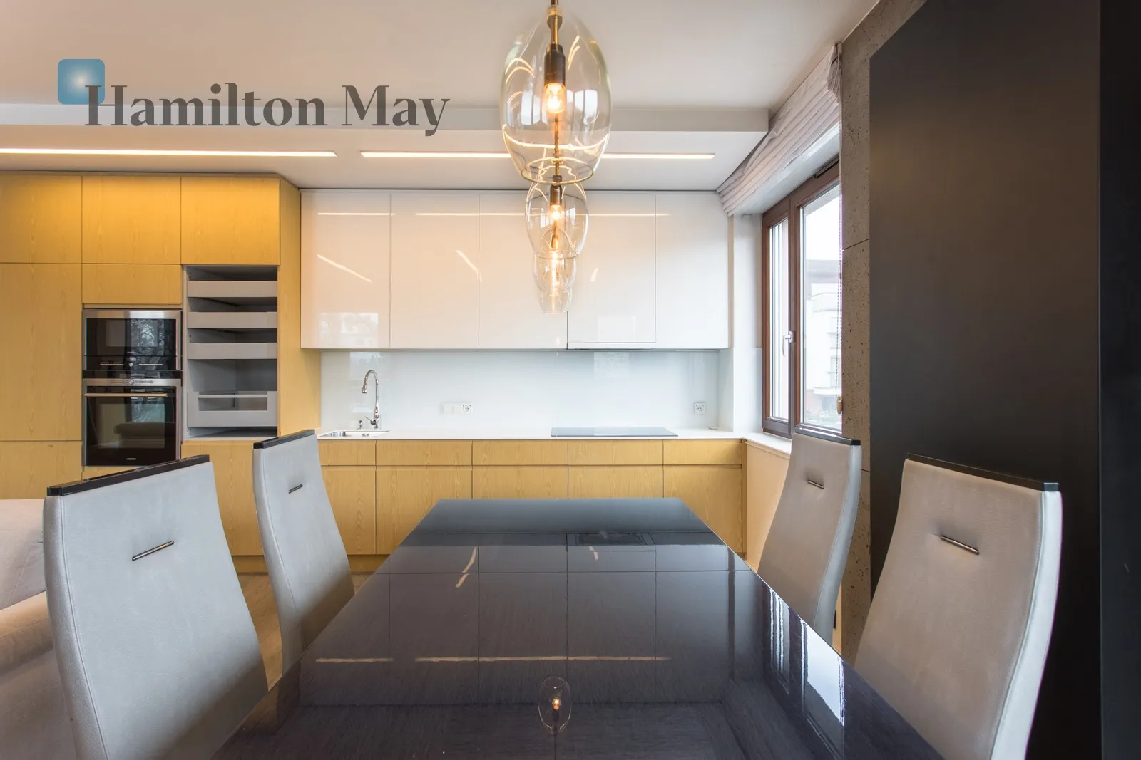 City: Wrocław Street: Rzeźbiarska Region: Śródmieście Subregion: Dąbie Distance to centre: 3.82 km Level: 1 Price: 5800 PLN Bedrooms: 1 Bathrooms: 1 - slider