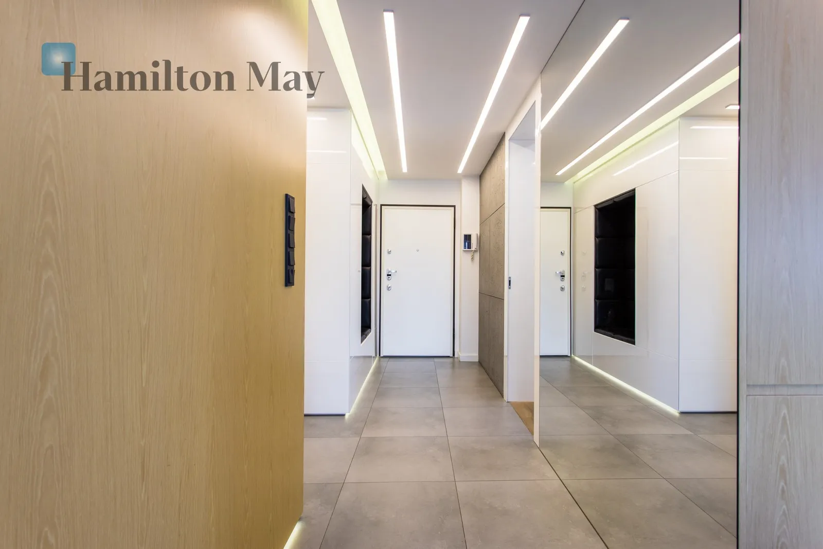 Street: Rzeźbiarska Region: Śródmieście Subregion: Dąbie Distance to centre: 3.82 km Level: 1 Price: 5800 PLN Bedrooms: 1 - slider