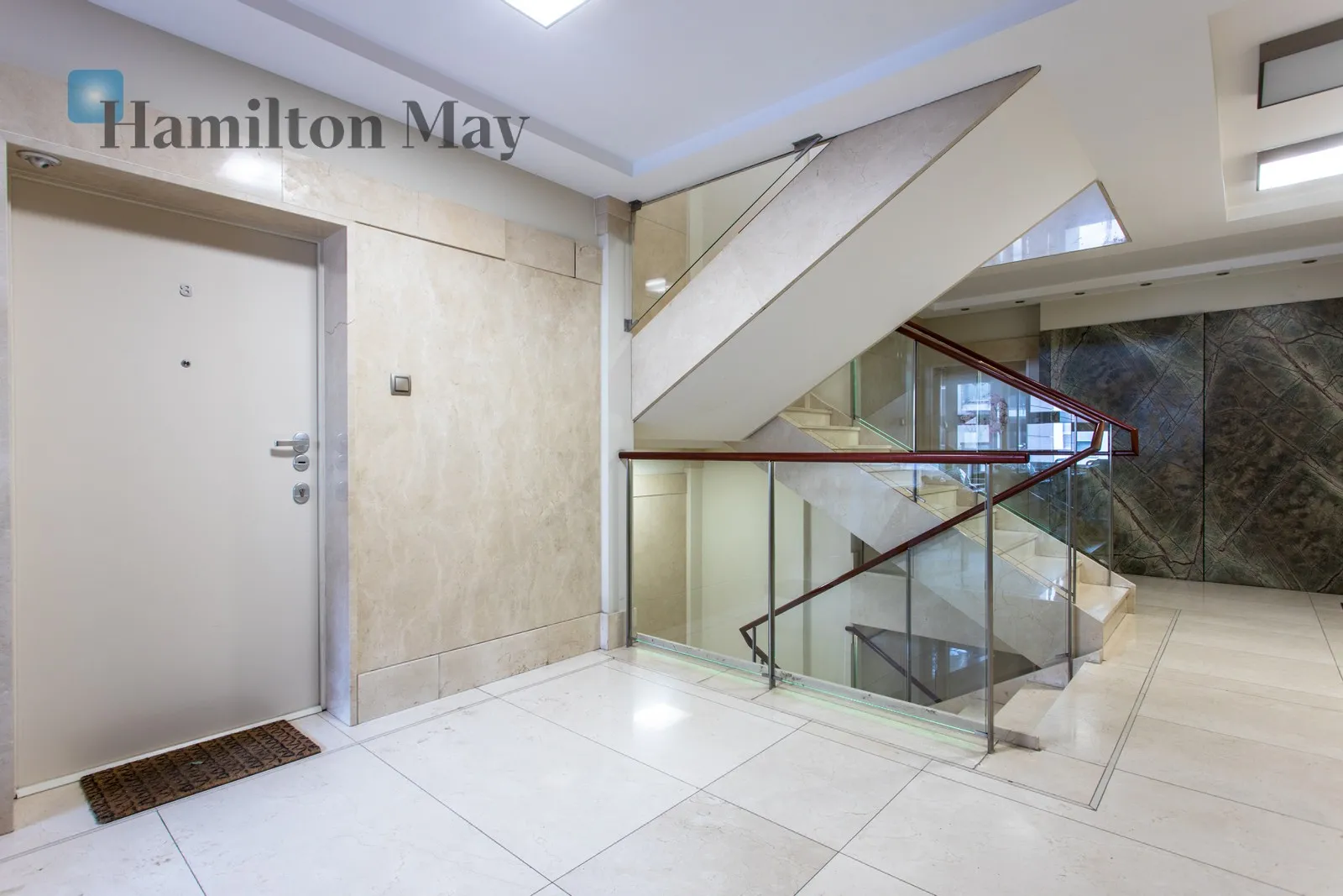 Distance to centre: 3.82 km Level: 1 Price: 5800 PLN Bedrooms: 1 Bathrooms: 1 Size: 75m2 Price/m2: 77 PLN - slider