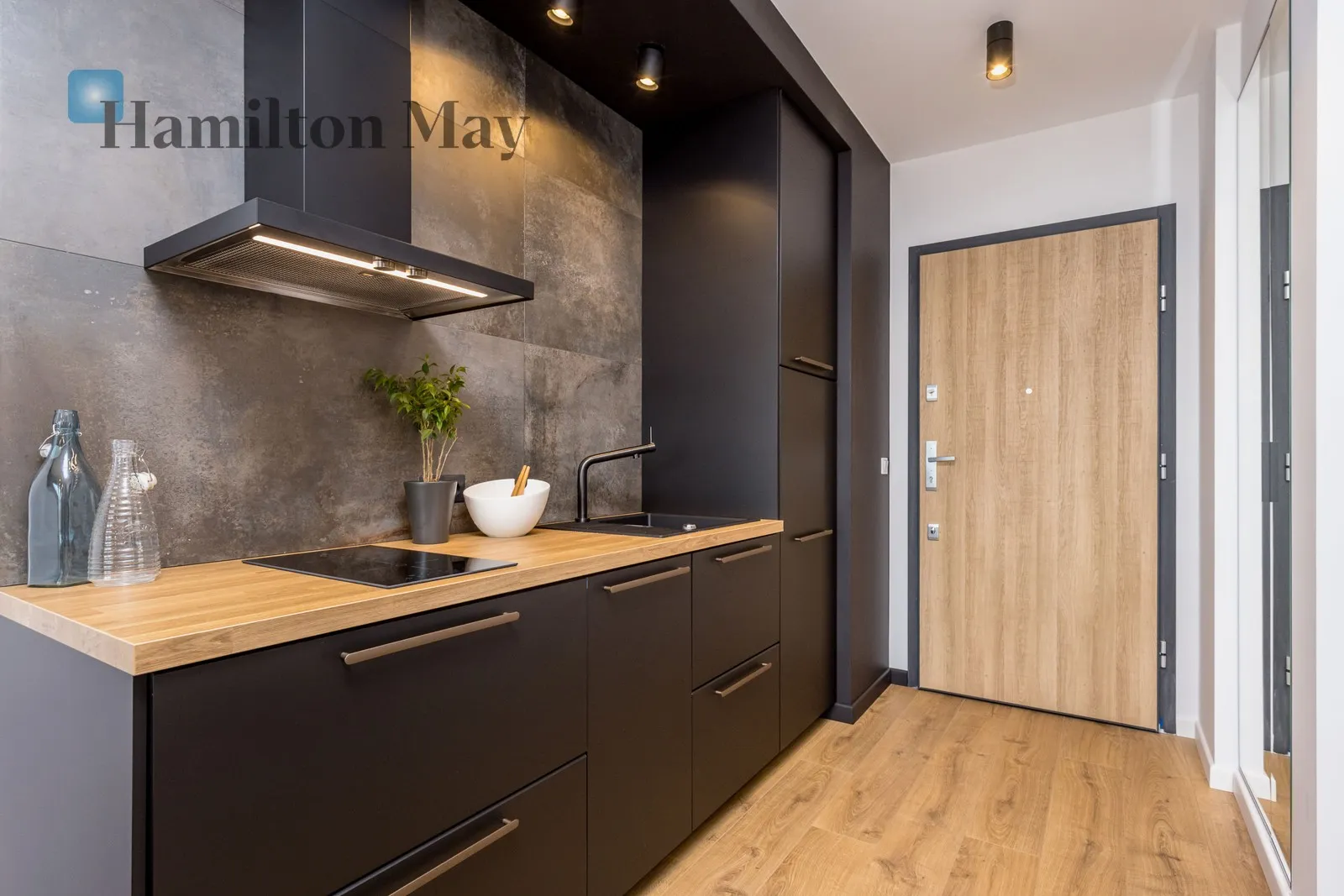 City: Warszawa Street: Wrzesińska Region: Praga-Północ Subregion: Stara Praga Distance to centre: 2.73 km Level: 7 Price: 3000 PLN Bedrooms: 0 - slider