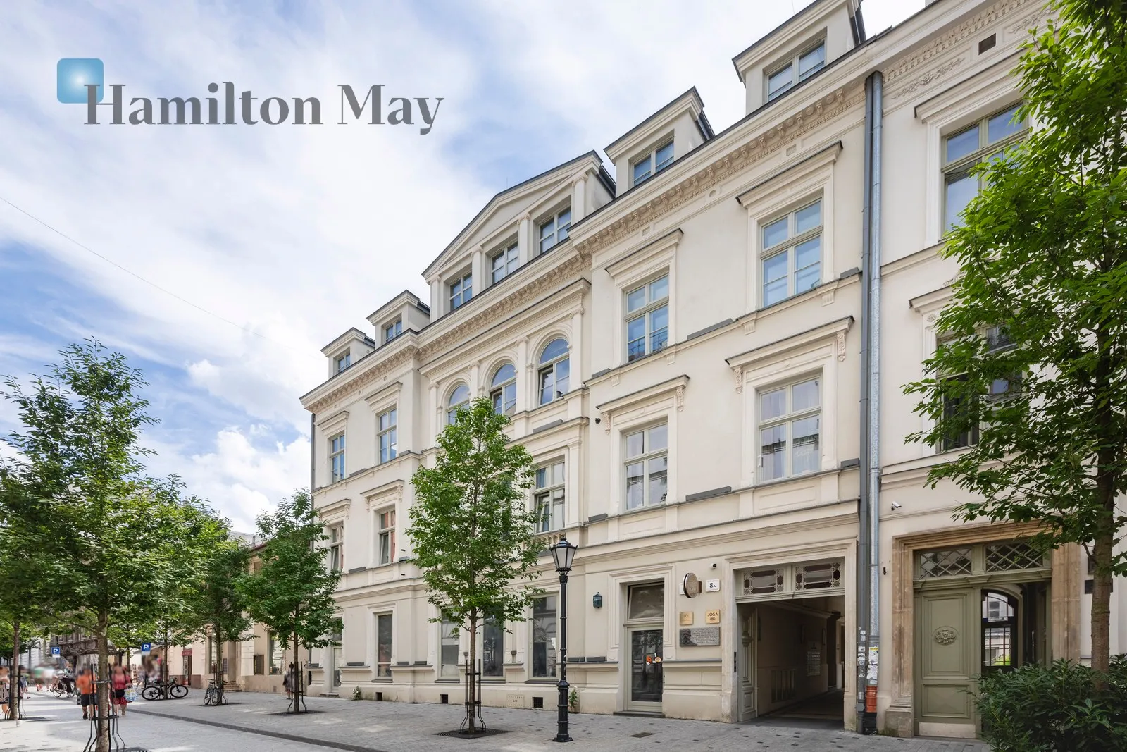 City: Kraków Street: Krupnicza Region: Stare Miasto Distance to centre: 0.48 km Level: 1 Price: 13400 PLN Bedrooms: 3 - slider
