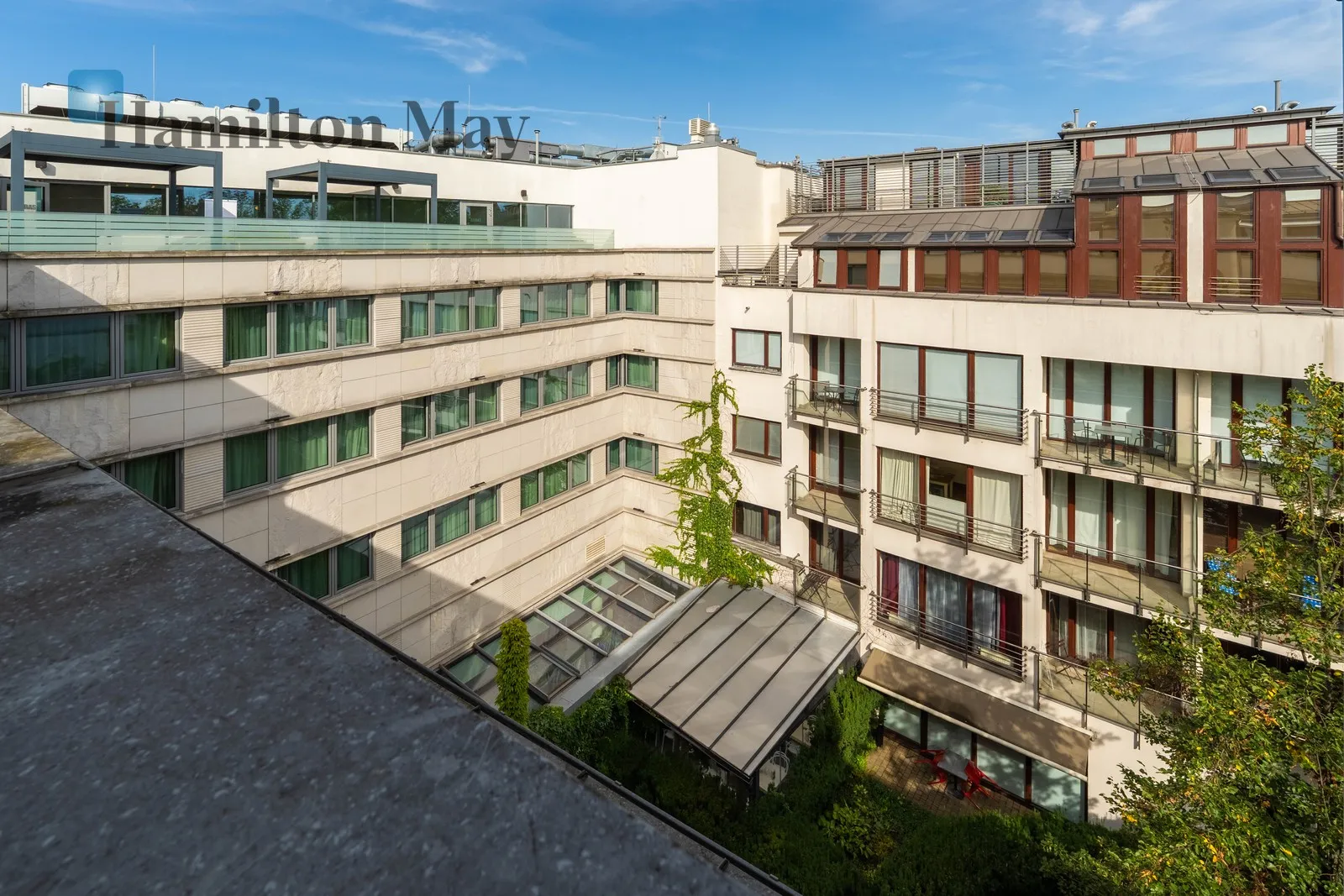 Region: Stare Miasto Distance to centre: 0.59 km Level: 4 Price: 3100 PLN Bedrooms: 0 Bathrooms: 1 - slider