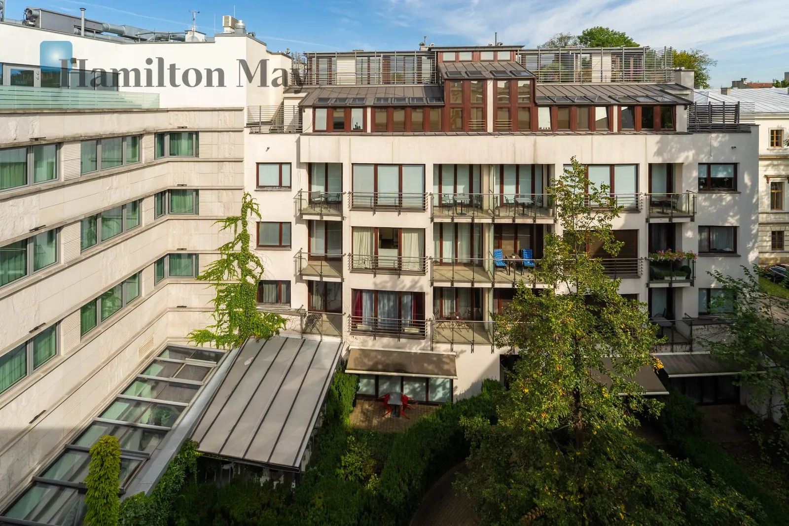 Distance to centre: 0.59 km Level: 4 Price: 3100 PLN Bedrooms: 0 Bathrooms: 1 Size: 25m2 - slider