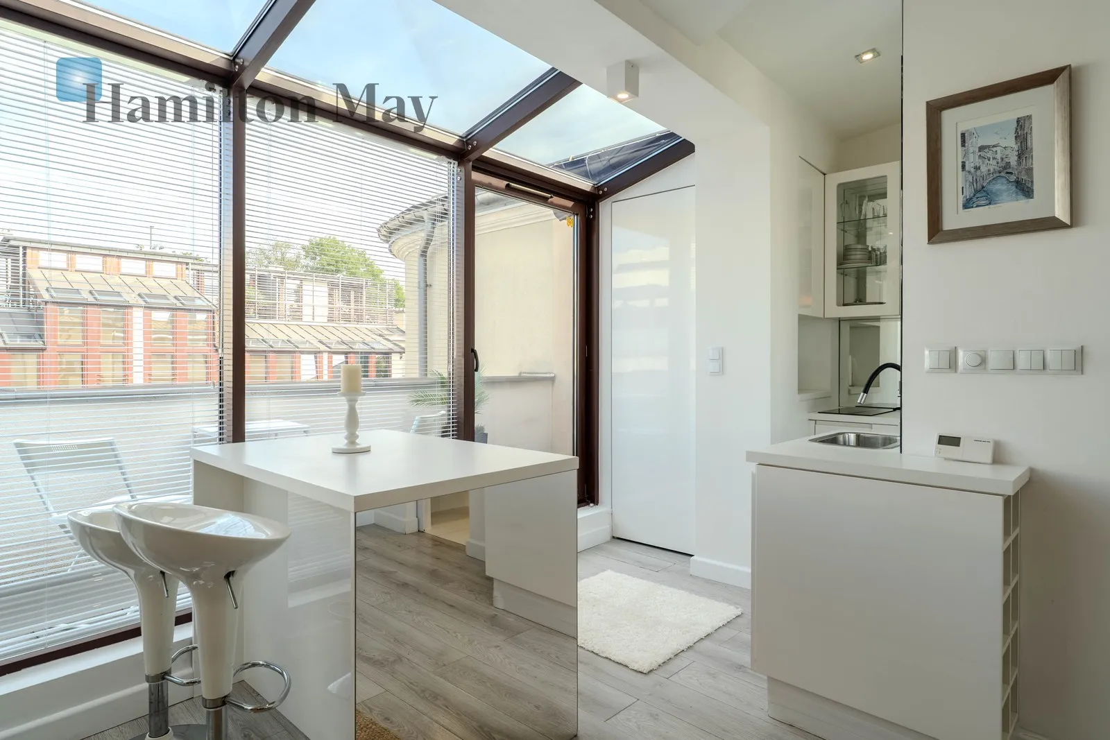Region: Stare Miasto Distance to centre: 0.59 km Level: 4 Price: 3100 PLN Bedrooms: 0 - slider