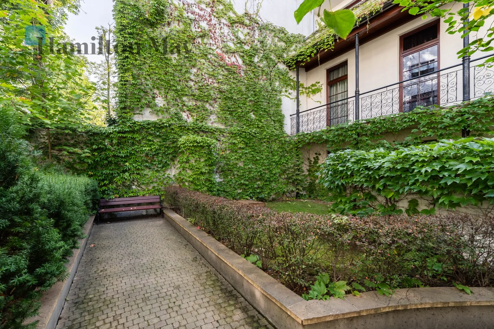 Region: Stare Miasto Distance to centre: 0.59 km Level: 4 Price: 3100 PLN - slider