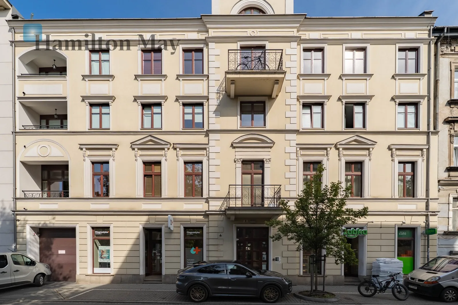 City: Kraków Street: Mikołaja Kopernika Region: Stare Miasto Distance to centre: 0.59 km Level: 4 Price: 3100 PLN Bedrooms: 0 Bathrooms: 1 - slider