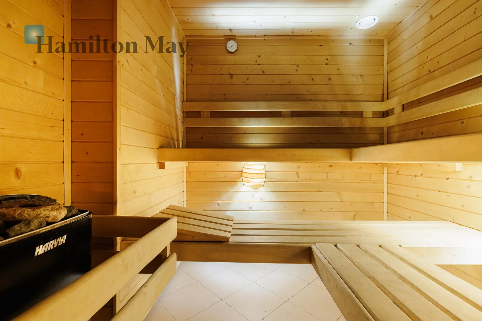 Distance to centre: 6.86 km Price: 15000 PLN Bedrooms: 8 Bathrooms: 3 Plot size: 400m2 - slider