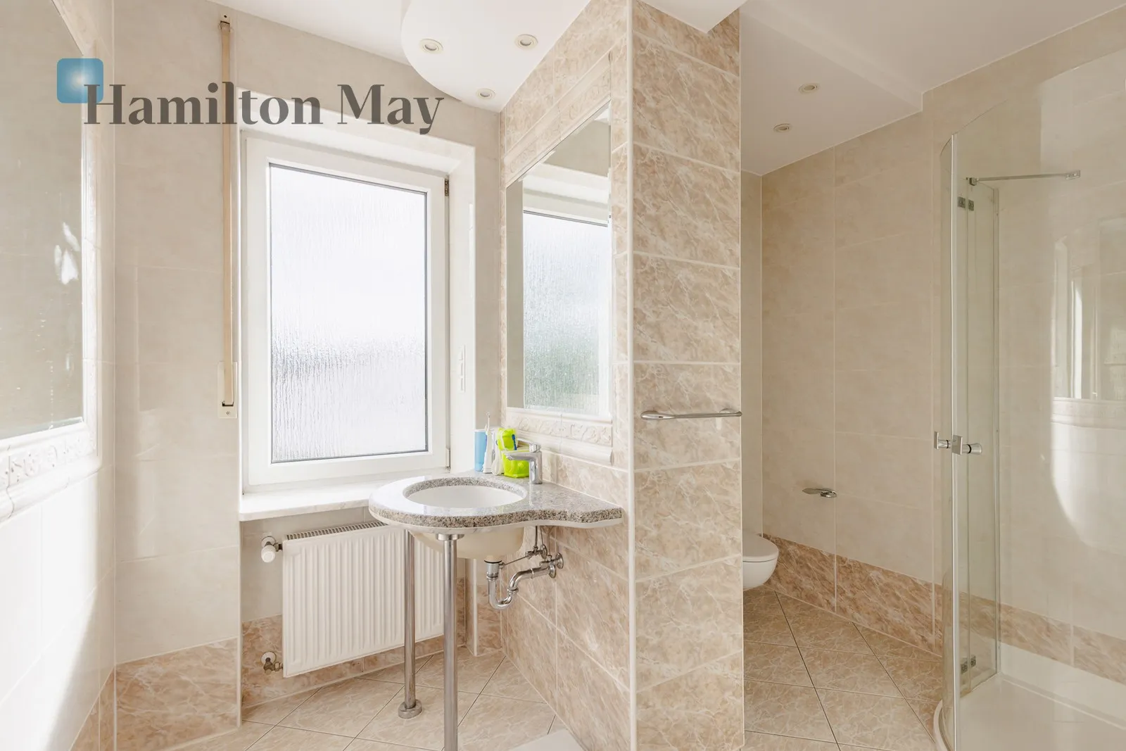Region: Włochy Subregion: Stare Włochy Distance to centre: 6.86 km Price: 15000 PLN Bedrooms: 8 Bathrooms: 3 - slider