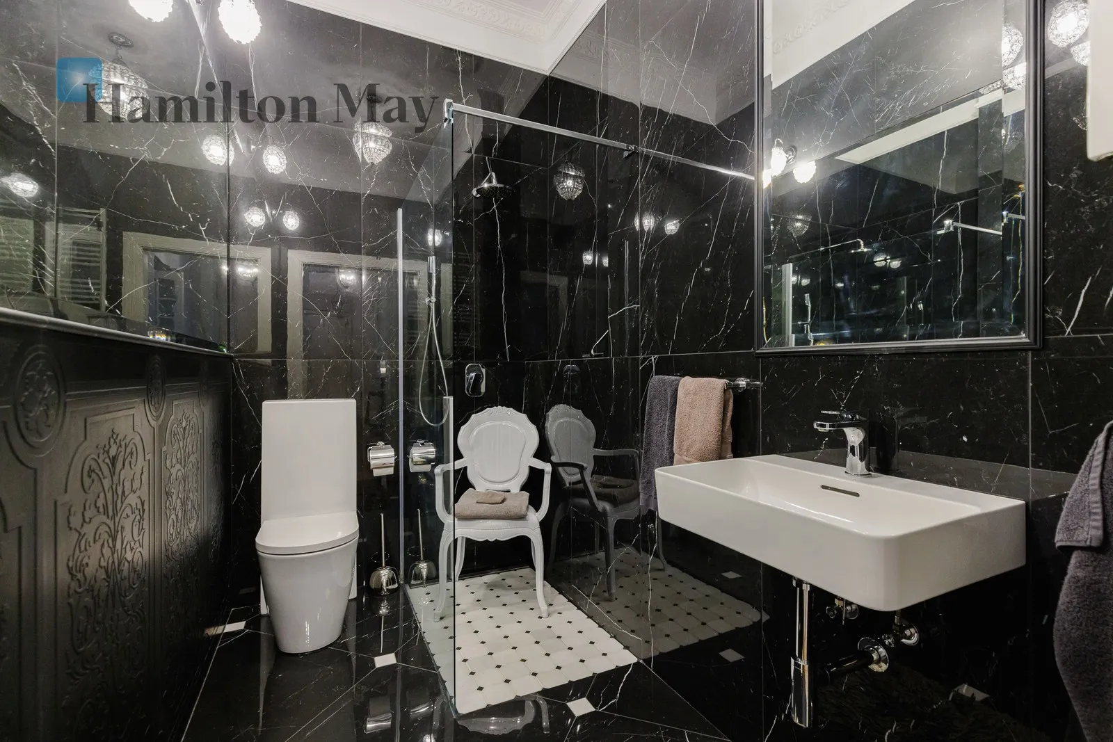 Subregion: Śródmieście Południowe Distance to centre: 0.45 km Level: 1 Price: 25000 PLN Bedrooms: 3 Bathrooms: 2 Size: 170m2 - slider
