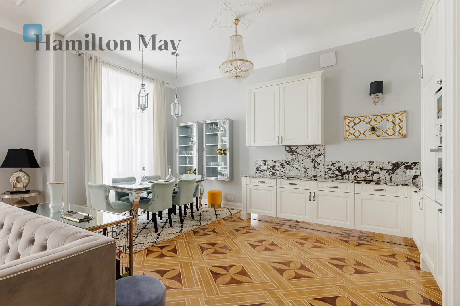 City: Warszawa Street: Nowogrodzka Region: Śródmieście Subregion: Śródmieście Południowe Distance to centre: 0.45 km Level: 1 Price: 25000 PLN Bedrooms: 3 Bathrooms: 2 - slider