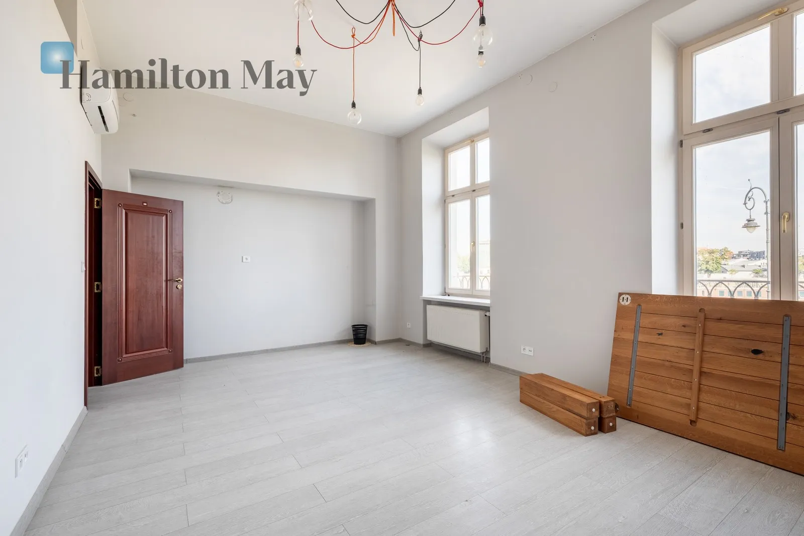 City: Kraków Street: Józefińska Region: Podgórze Subregion: Stare Podgórze Level: 1 Price: 8000 PLN Bedrooms: null Bathrooms: null - slider