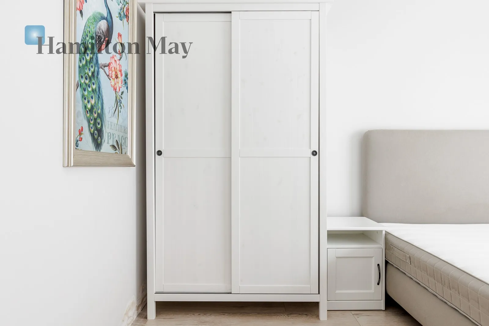 Street: Grzybowska Region: Śródmieście Subregion: Śródmieście Północne Distance to centre: 1.09 km Level: 10 Price: 6500 PLN Bedrooms: 1 - slider