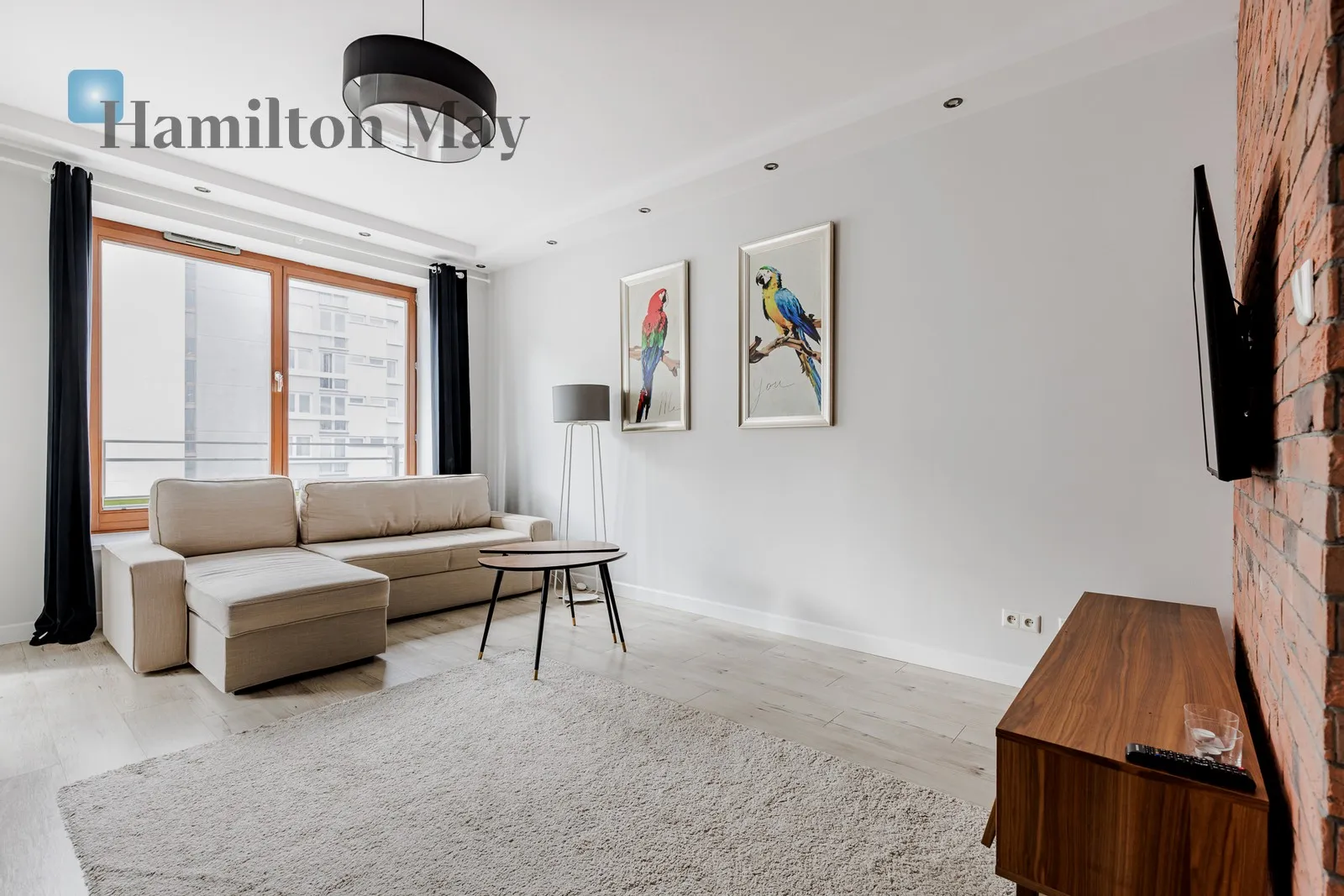 City: Warszawa Street: Grzybowska Region: Śródmieście Subregion: Śródmieście Północne Distance to centre: 1.09 km Level: 10 Price: 6500 PLN Bedrooms: 1 Bathrooms: 1 - slider