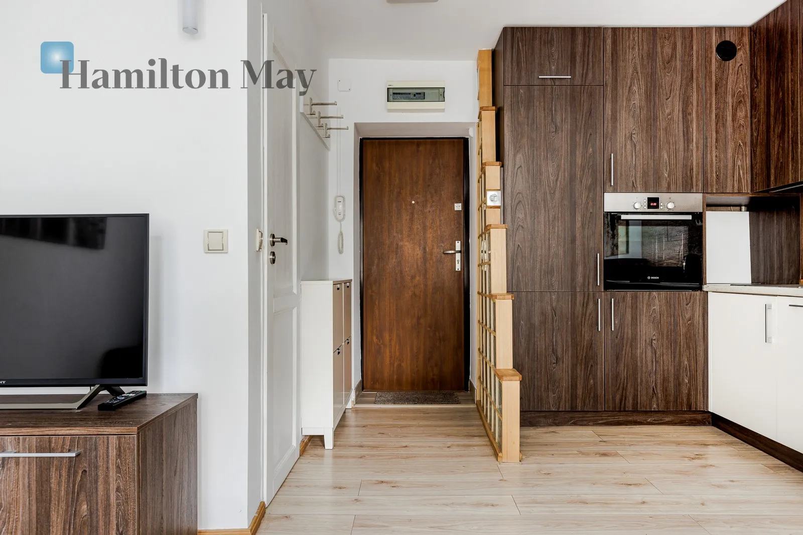 Street: Aleja Jana Pawła II Region: Śródmieście Subregion: Muranów Distance to centre: 2.53 km Level: 4 Price: 2900 PLN Bedrooms: 1 Bathrooms: 1 Size: 36m2 - slider