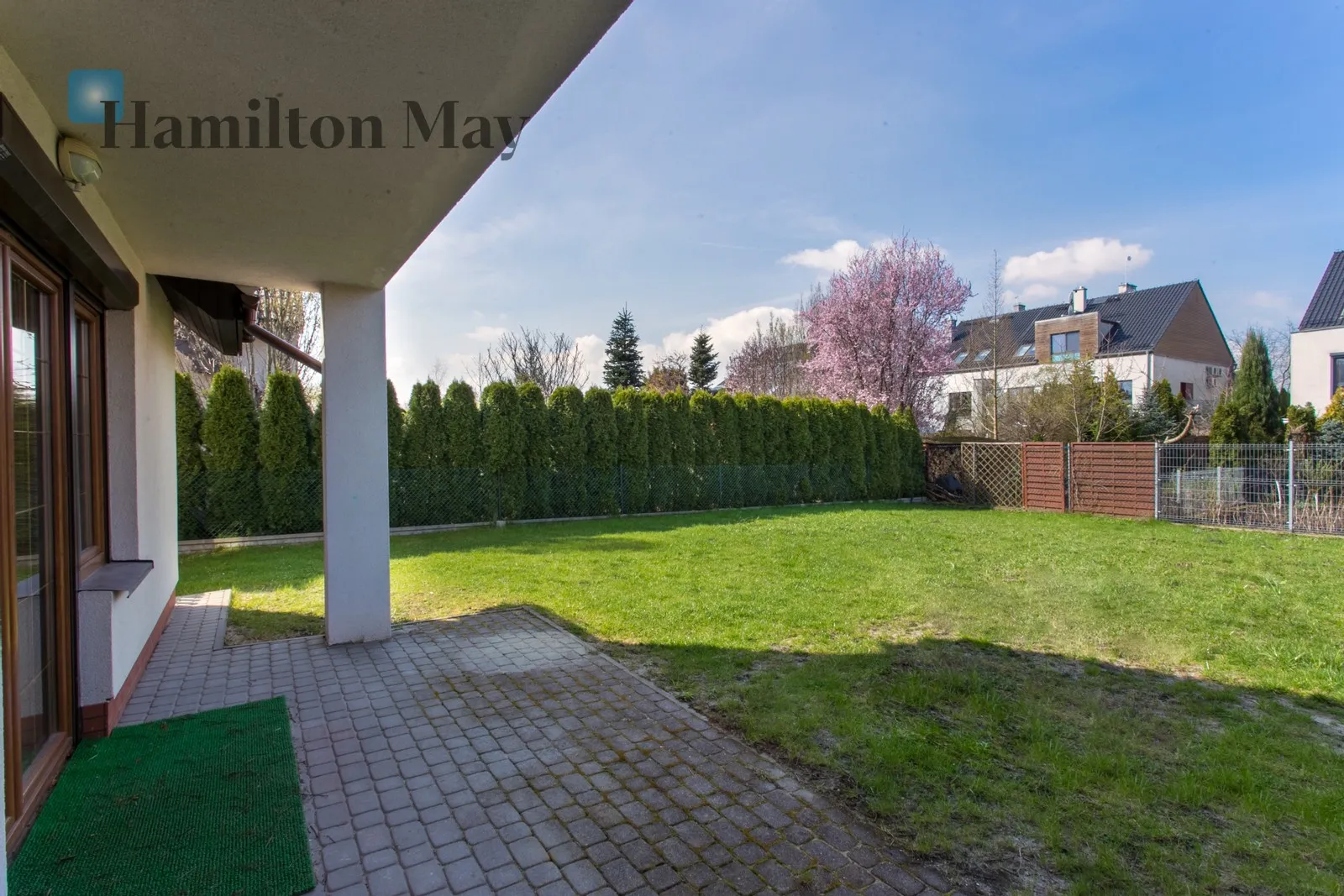 City: Wrocław Street: Agatowa Region: Krzyki Subregion: Ołtaszyn Distance to centre: 7.19 km Price: 5900 PLN Bedrooms: 4 Bathrooms: 2 - slider