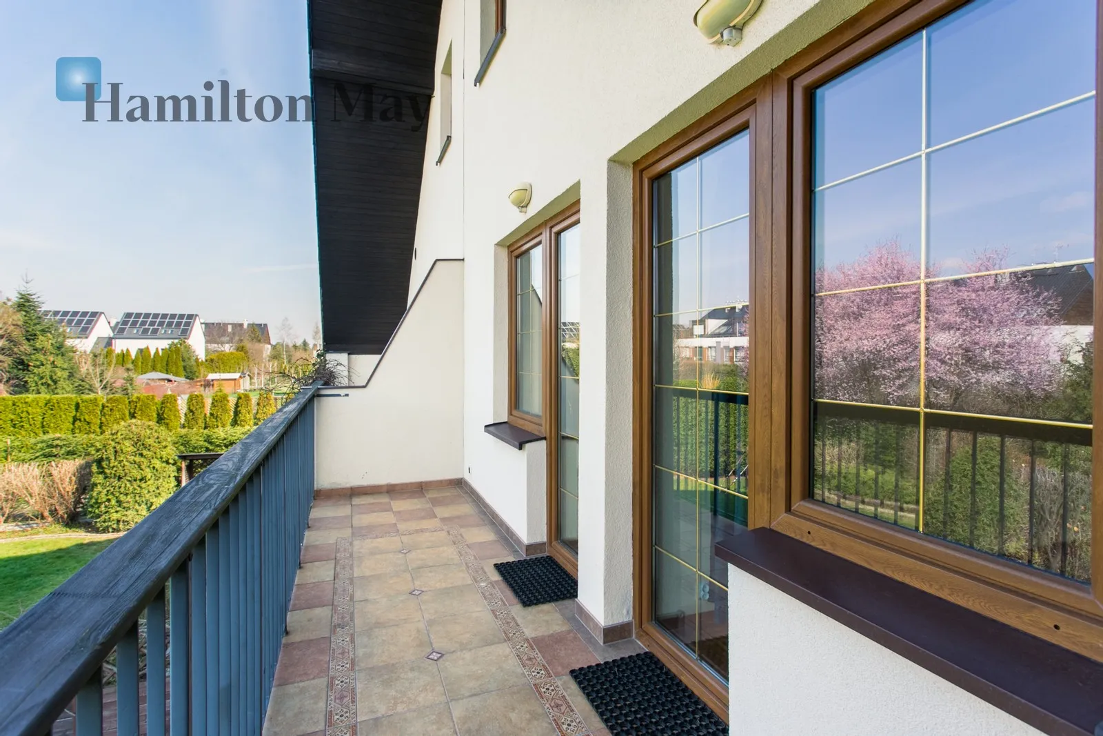 Street: Agatowa Region: Krzyki Subregion: Ołtaszyn Distance to centre: 7.19 km Price: 5900 PLN Bedrooms: 4 Bathrooms: 2 Plot size: 450m2 - slider