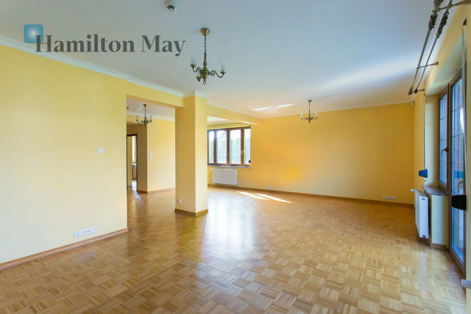 Region: Krzyki Subregion: Ołtaszyn Distance to centre: 7.19 km Price: 5900 PLN Bedrooms: 4 Bathrooms: 2 Plot size: 450m2 - slider