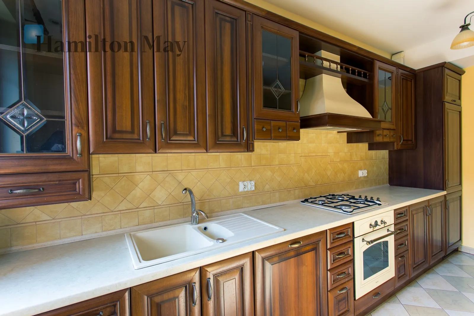 Street: Agatowa Region: Krzyki Subregion: Ołtaszyn Distance to centre: 7.19 km Price: 5900 PLN Bedrooms: 4 - slider
