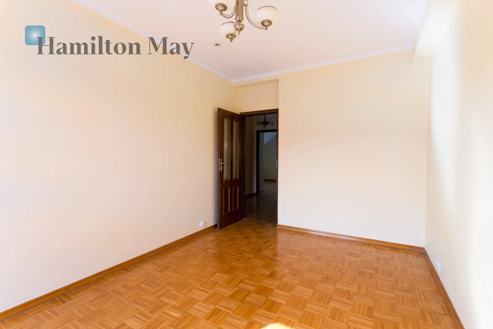Subregion: Ołtaszyn Distance to centre: 7.19 km Price: 5900 PLN Bedrooms: 4 Bathrooms: 2 Plot size: 450m2 - slider