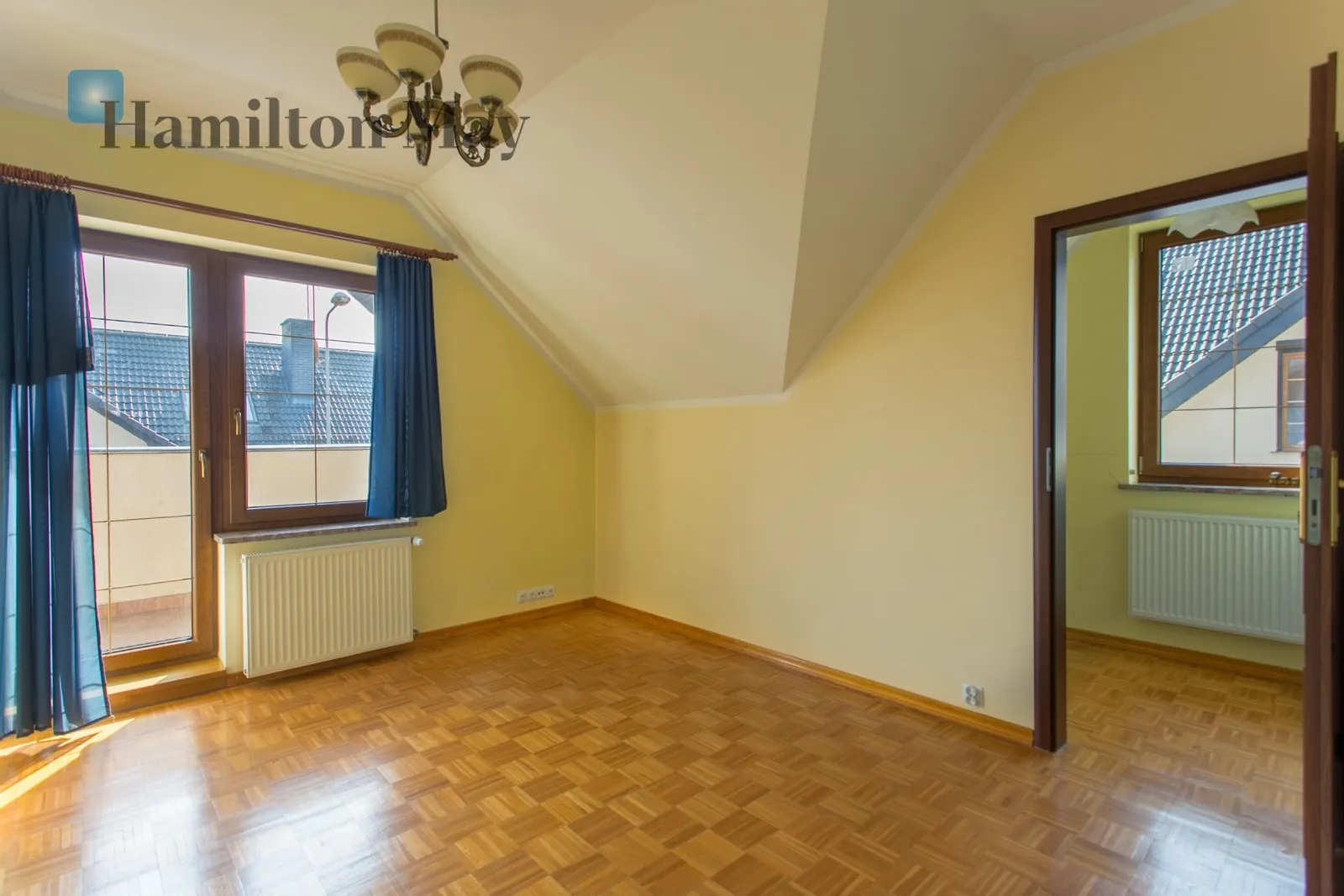 Distance to centre: 7.19 km Price: 5900 PLN Bedrooms: 4 Bathrooms: 2 Plot size: 450m2 Price/m2: 39 PLN - slider