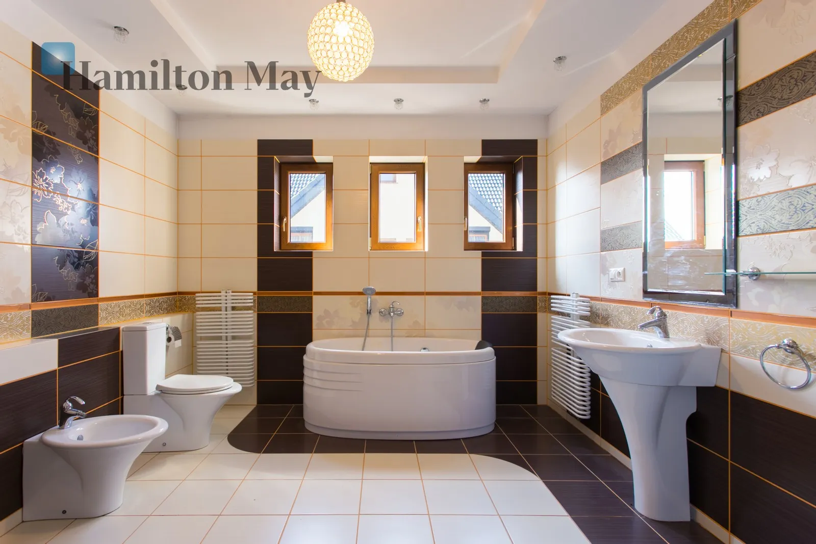 Price: 5900 PLN Bedrooms: 4 Bathrooms: 2 Plot size: 450m2 Price/m2: 39 PLN - slider
