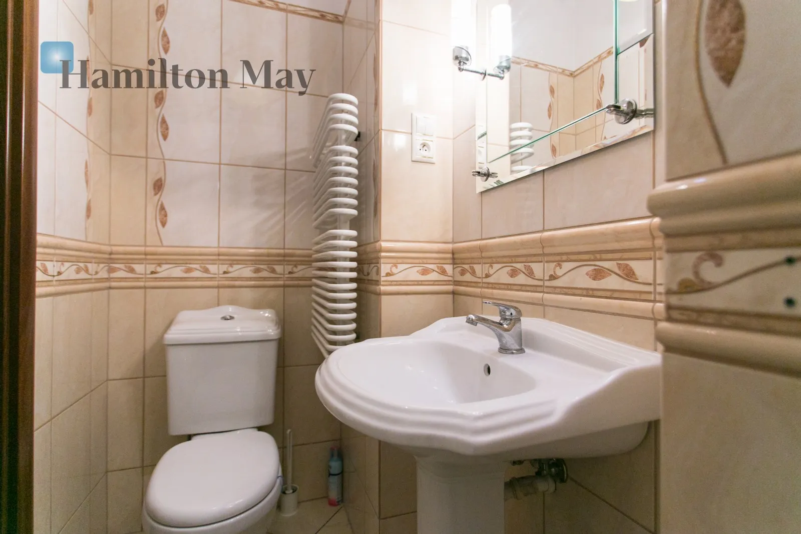 Price: 5900 PLN Bedrooms: 4 Bathrooms: 2 Plot size: 450m2 - slider