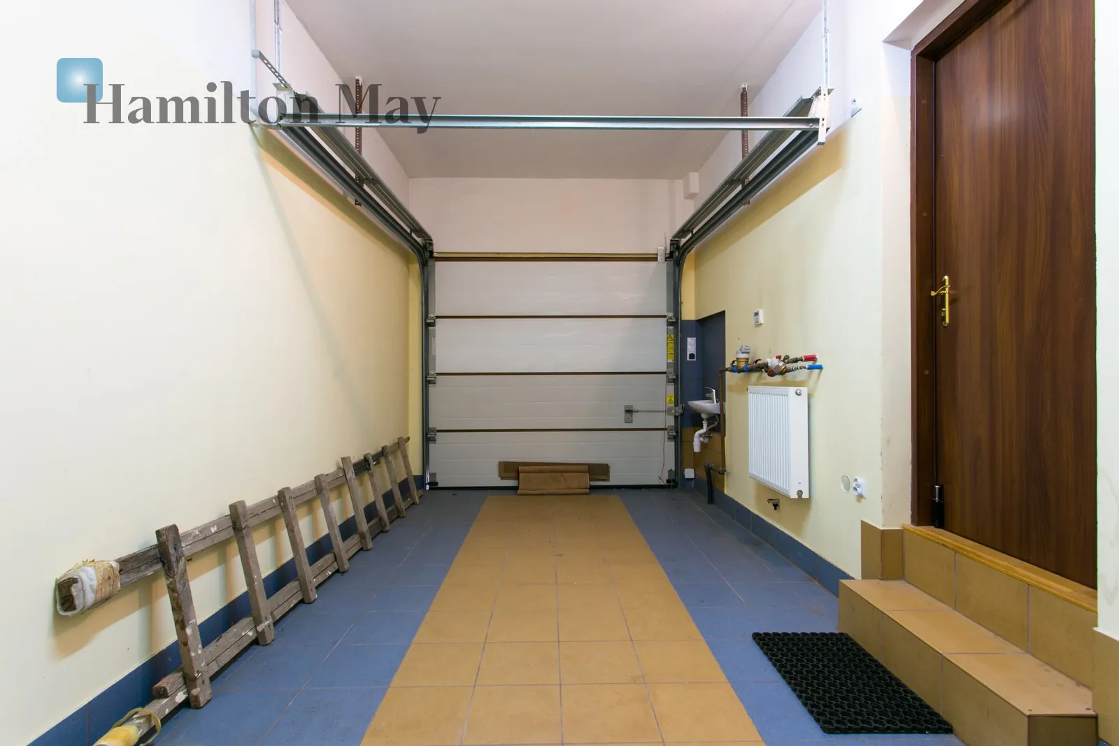 Bedrooms: 4 Bathrooms: 2 Plot size: 450m2 Price/m2: 39 PLN - slider
