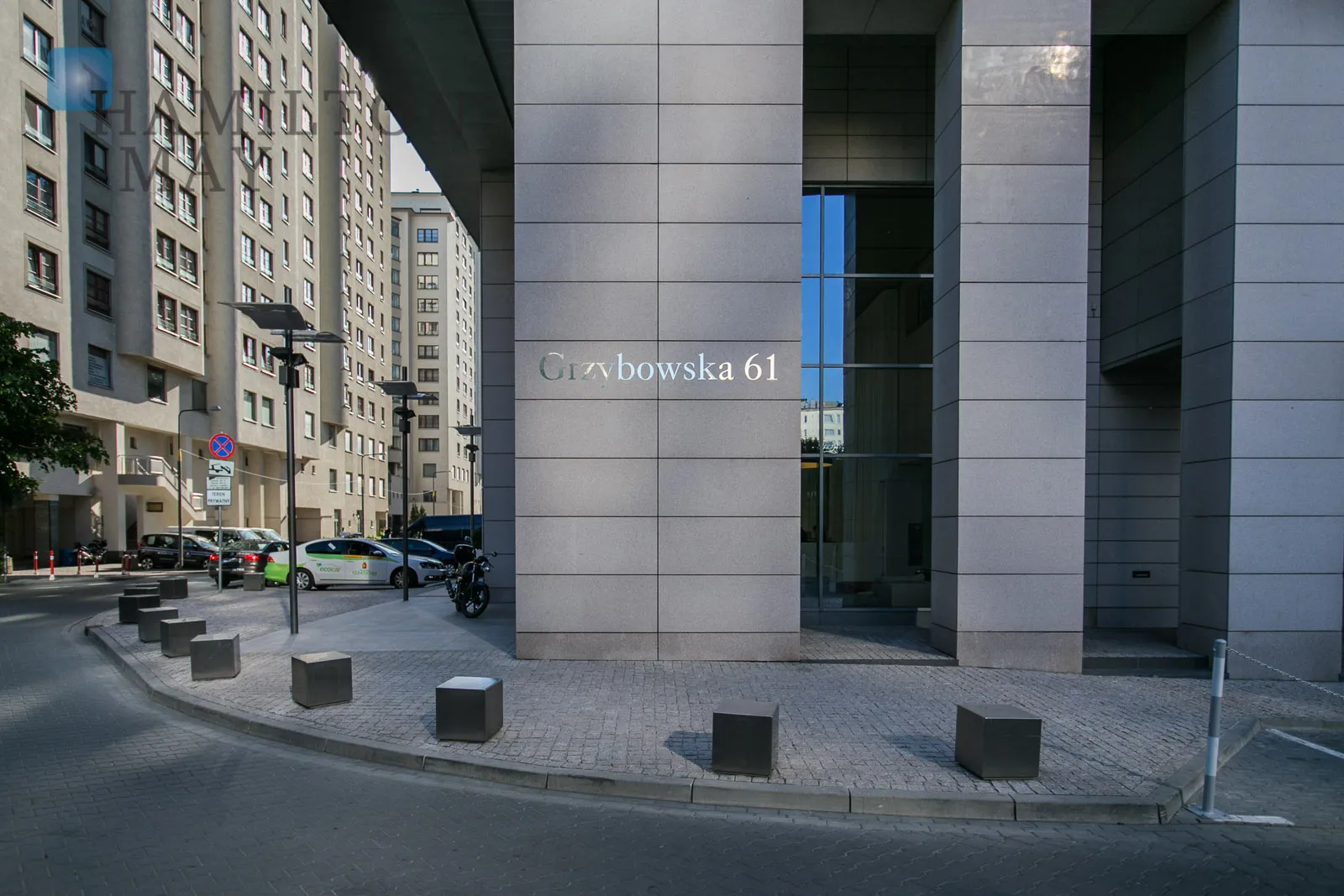 One-bedroom apartment with a large terrace in Platinum Towers on Grzybowska Street - slider