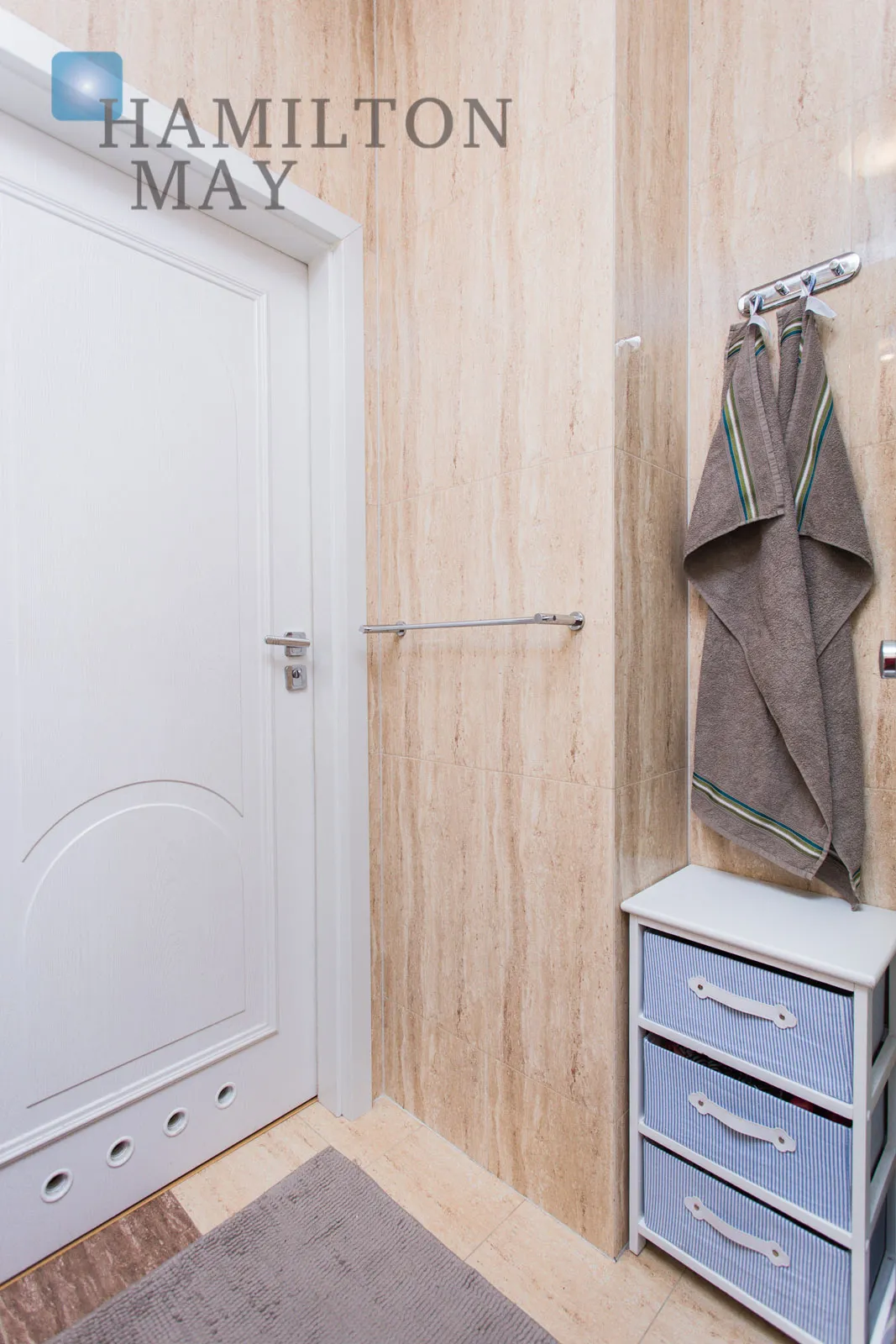 Eleganckie mieszkanie z balkonem i miejscem garażowym - slider