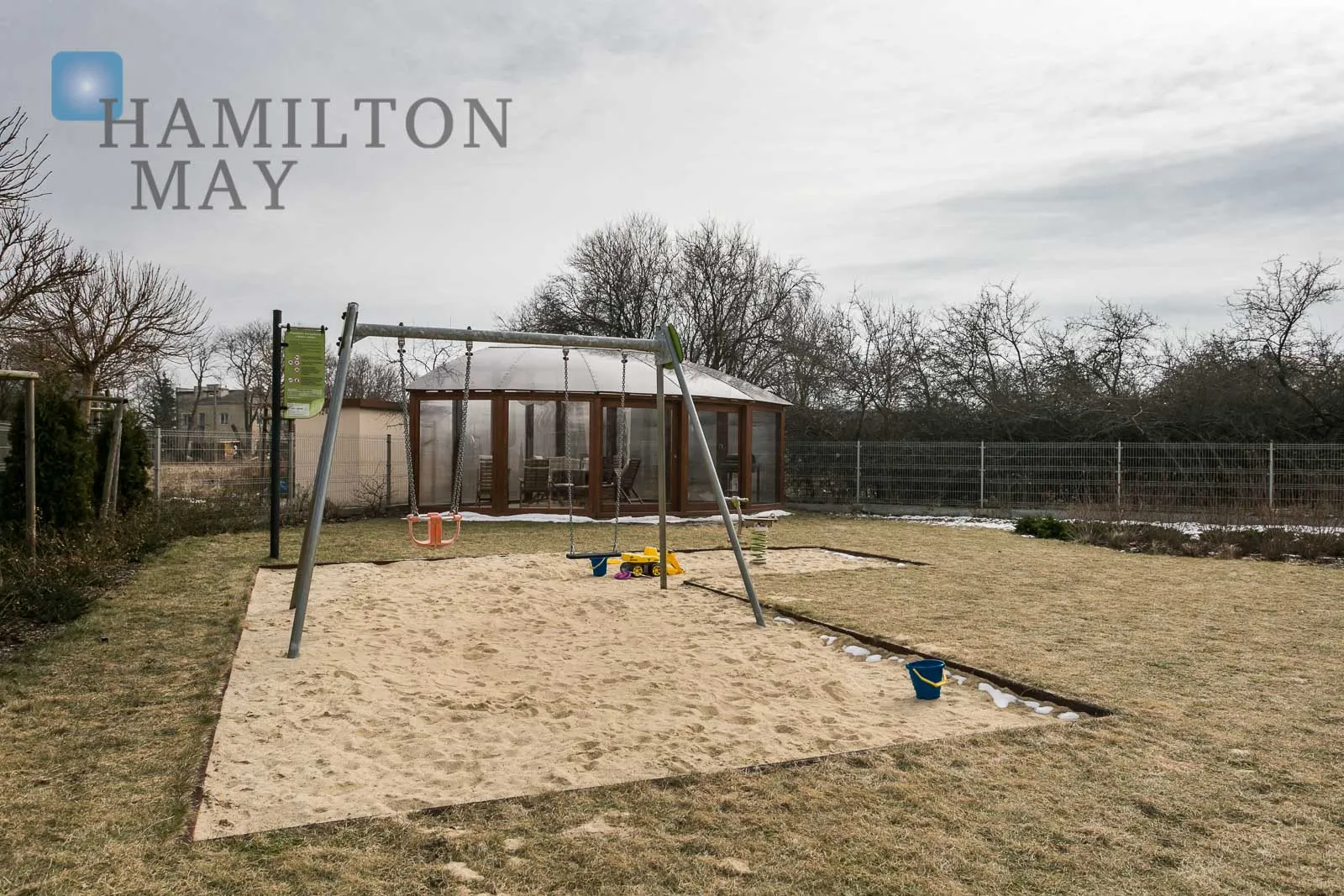A beautiful, modern house in the Kapriola estate, right next to Miasteczko Wilanów - slider