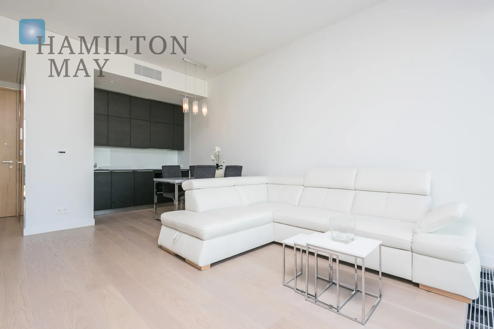 Dwupokojowy apartament w Cosmopolitan Tower z widokiem na pl. Grzybowski - slider