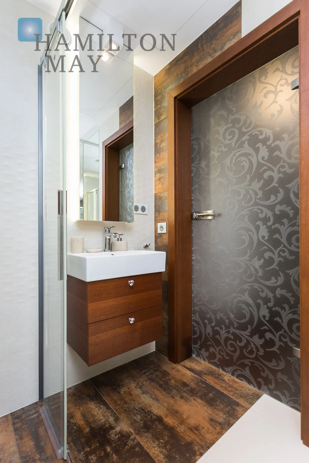 Luxurious and modern 3-bedroom apartment with a garage space in the center of Krakow, Residence Pod Złotym Globem - slider