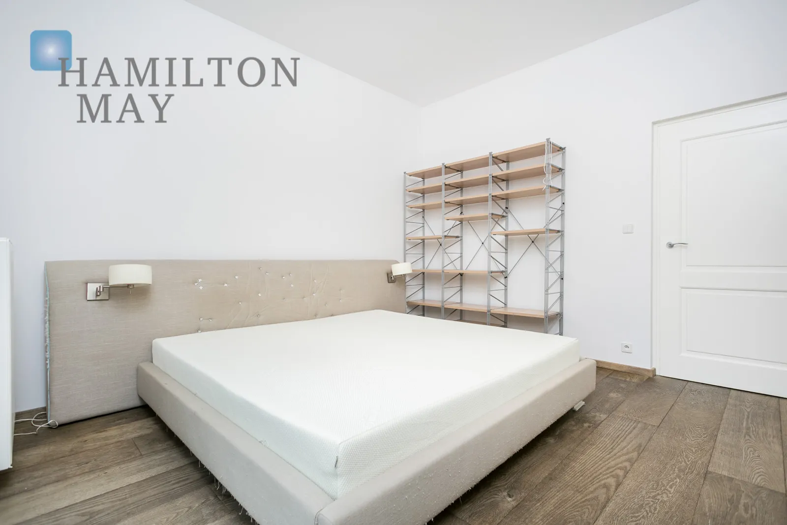 A bright, three-room apartment in the prestigious Eko Park development - slider