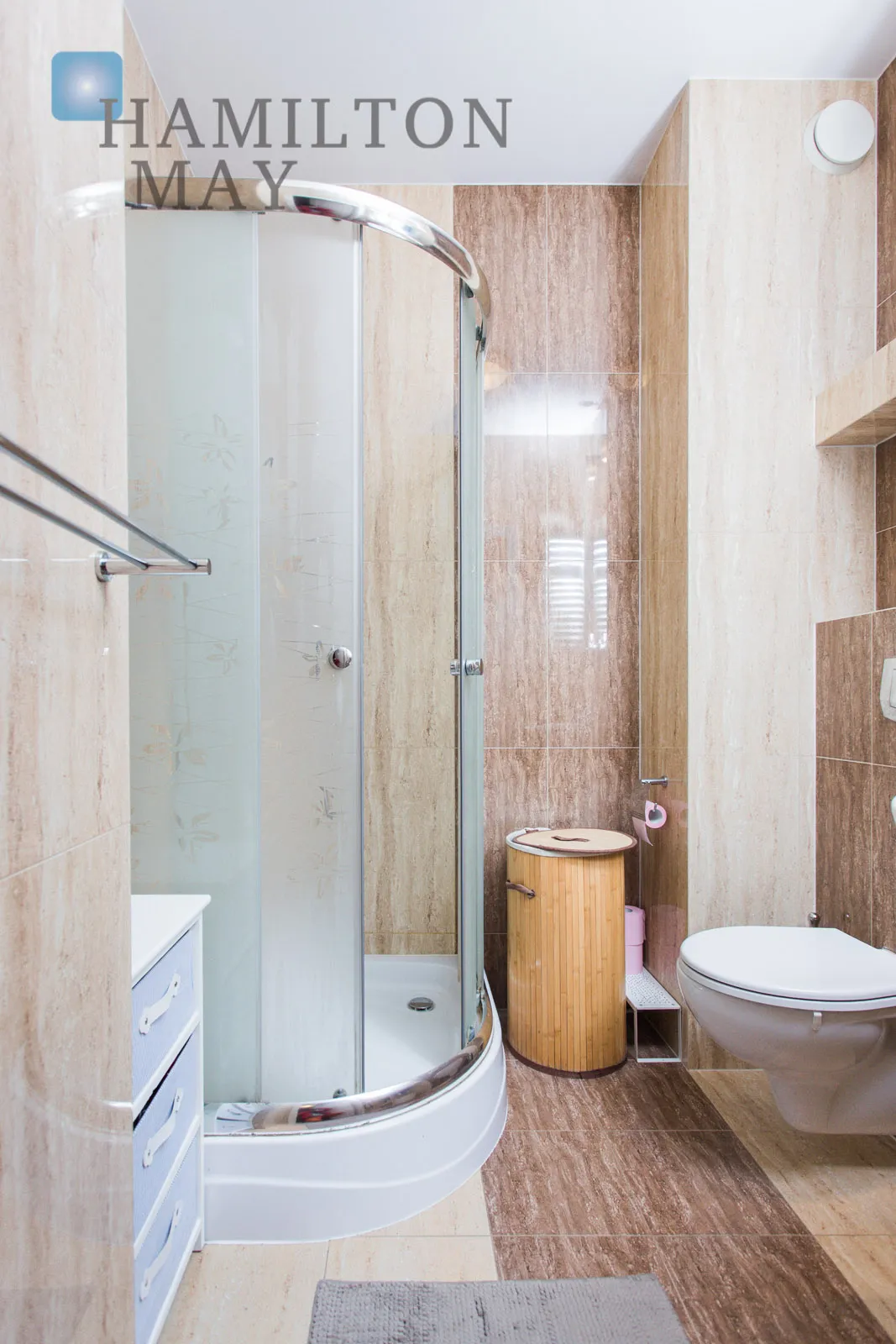 Eleganckie mieszkanie z balkonem i miejscem garażowym - slider