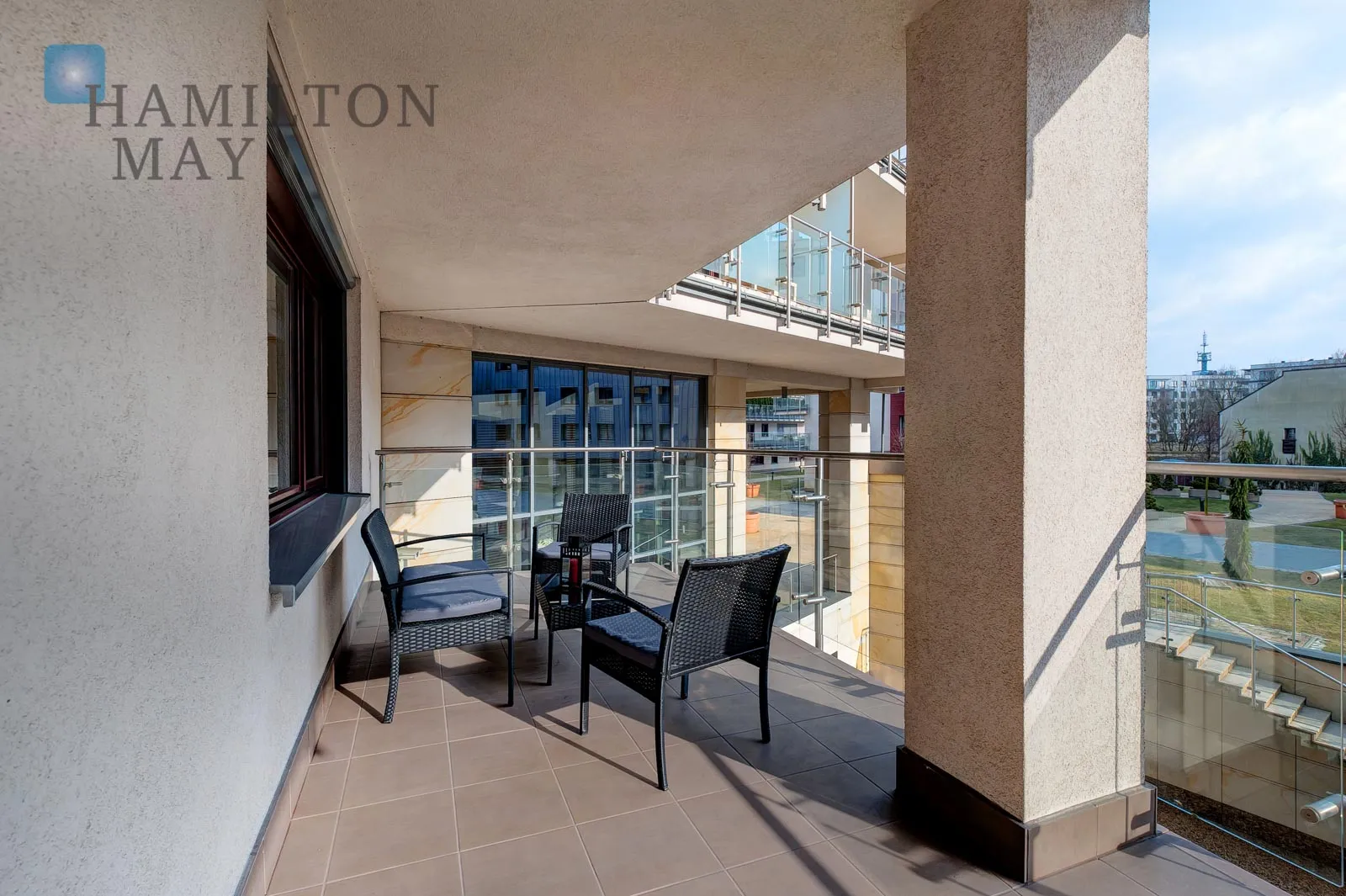 A modern apartment with a terrace in the prestigious Ludwinów development on the Vistula Boulevards - slider