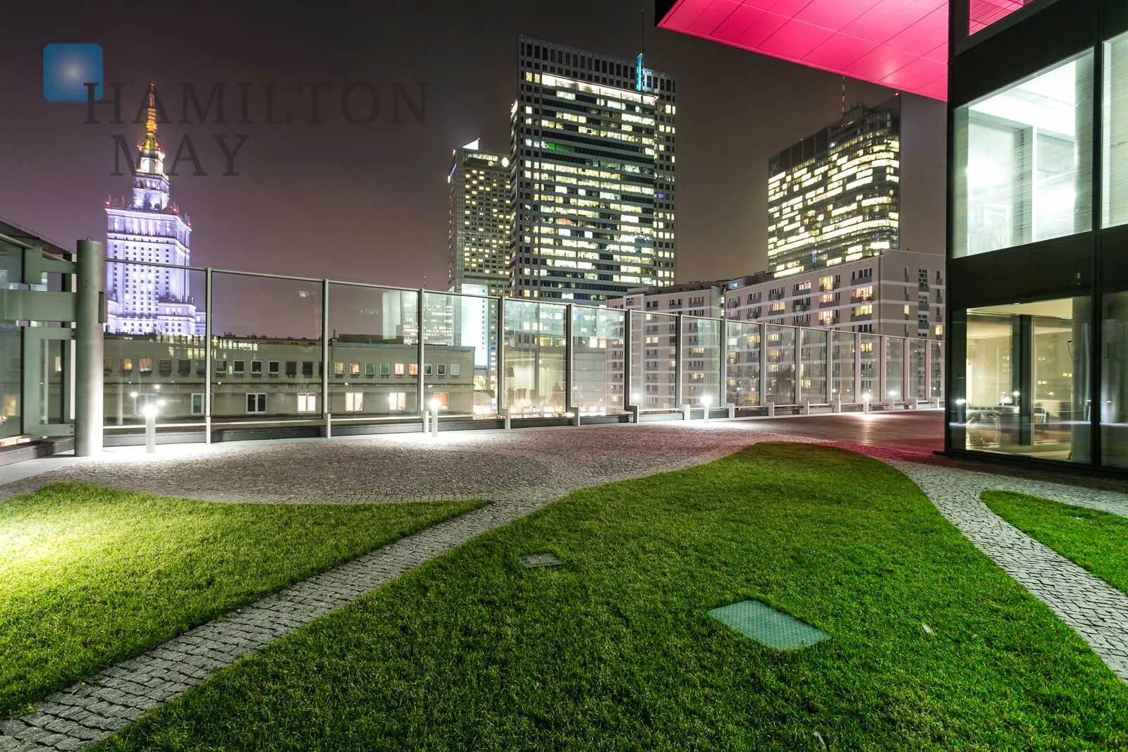 Dwupokojowy apartament w Cosmopolitan Tower z widokiem na pl. Grzybowski - slider
