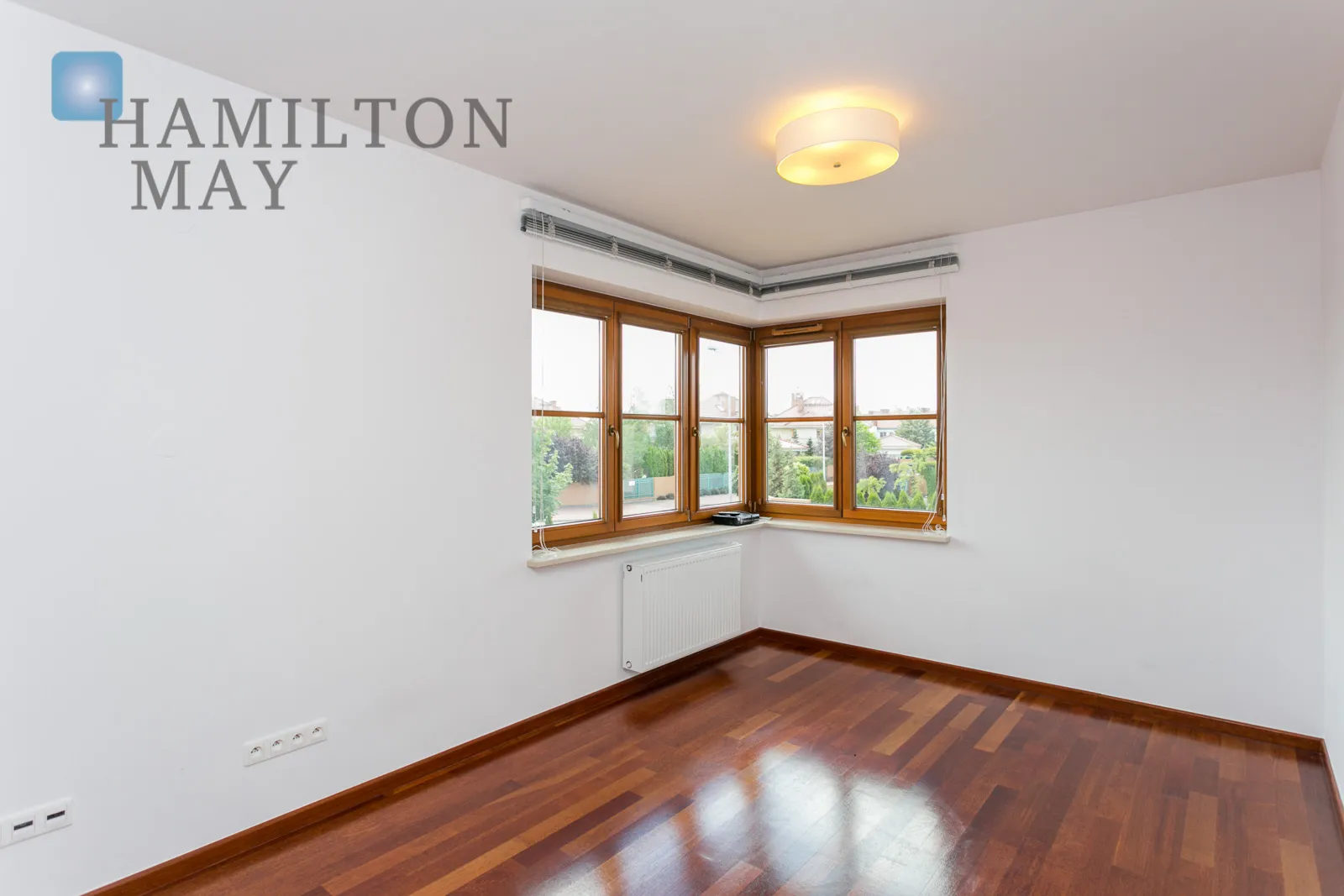 Street: Aleja Lema Region: Bielawa Distance to centre: 15.15 km Level: -9 Price: 5500000 PLN - slider