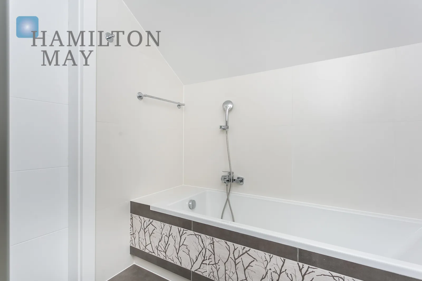 A beautiful, modern house in the Kapriola estate, right next to Miasteczko Wilanów - slider