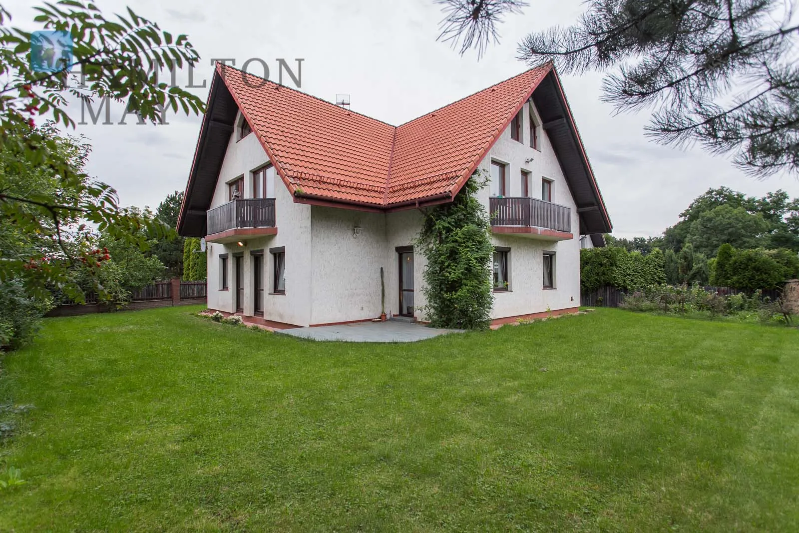 A spacious detached house located South of Krakow, in a beautiful neighborhood of Swoszowice - slider