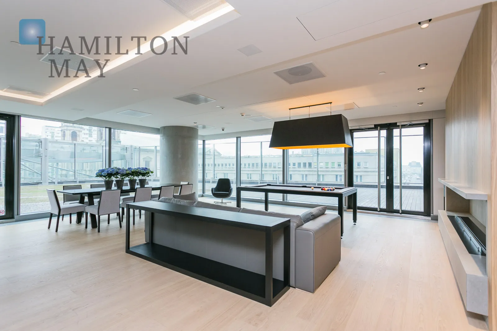 Luxury apartment in Cosmopolitan with panoramic city views - slider