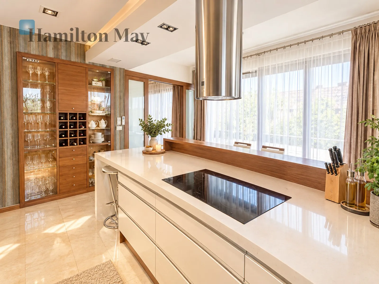 A unique 135 m² penthouse with a 128 m² terrace in the heart of the Old Town - slider