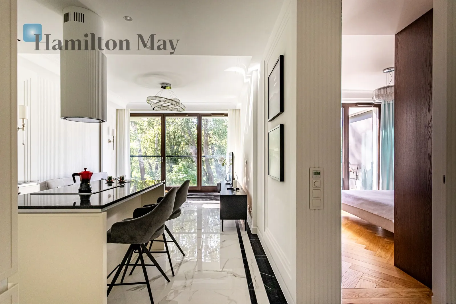 Elegant two-room apartment with a view of Skaryszewski Park - slider