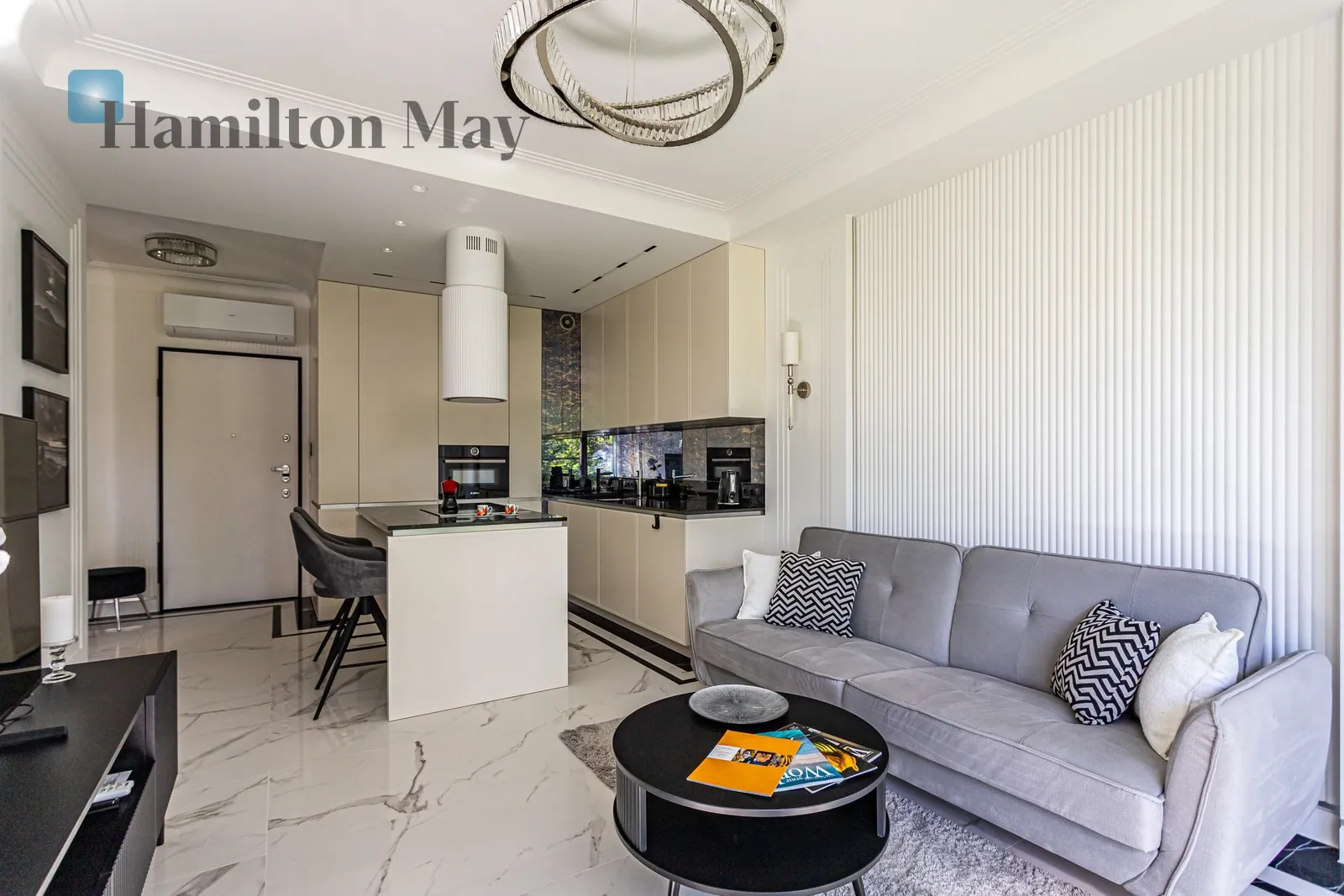 Elegant two-room apartment with a view of Skaryszewski Park - slider