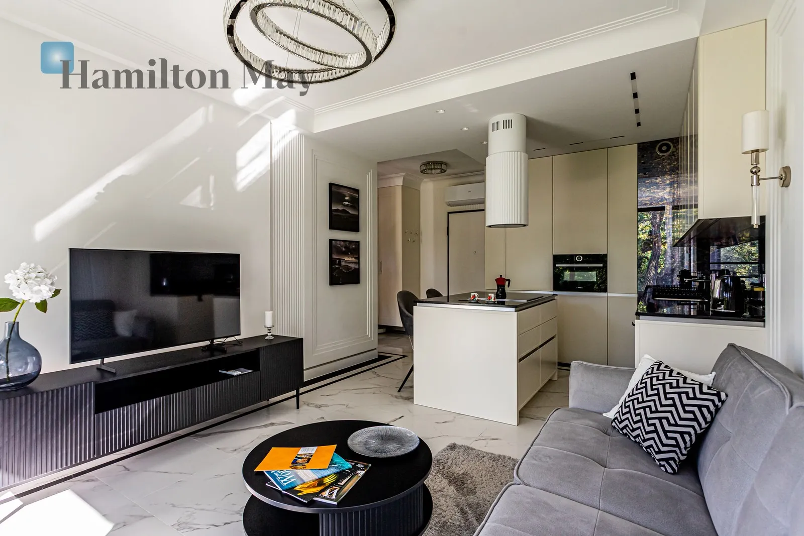 Elegant two-room apartment with a view of Skaryszewski Park - slider