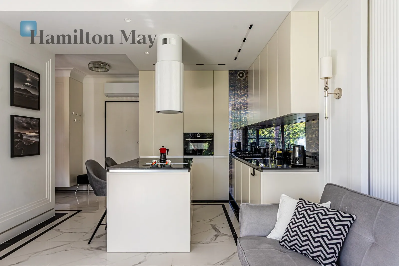 Elegant two-room apartment with a view of Skaryszewski Park - slider