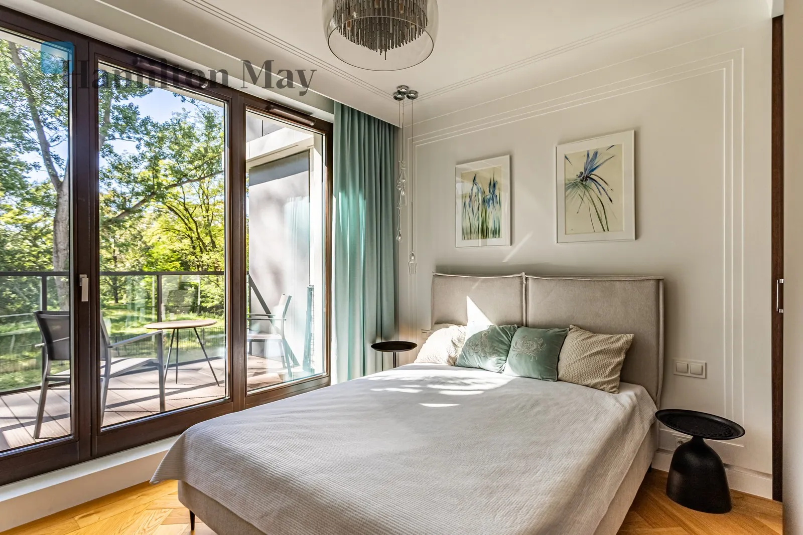 Elegant two-room apartment with a view of Skaryszewski Park - slider